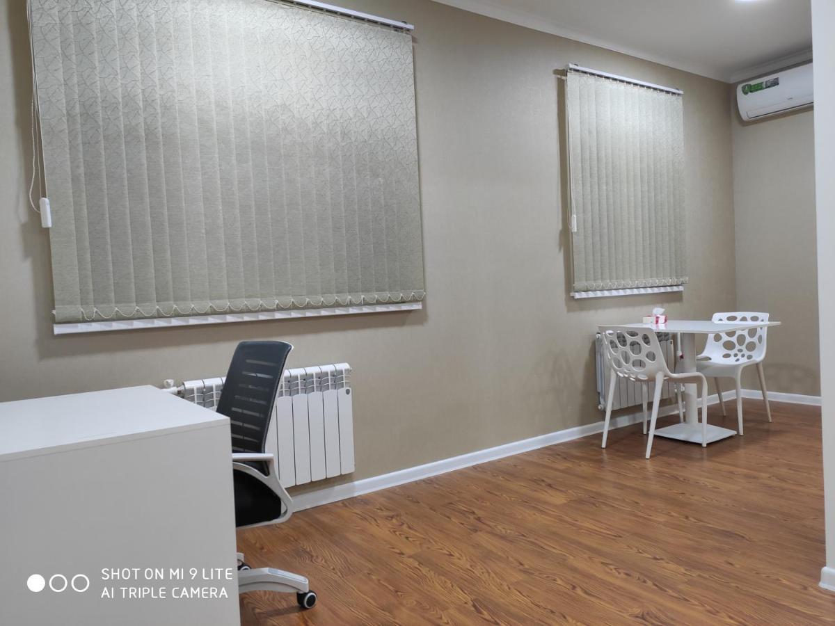 1-Bedroom Apartment In The Very City Center Tashkent Luaran gambar