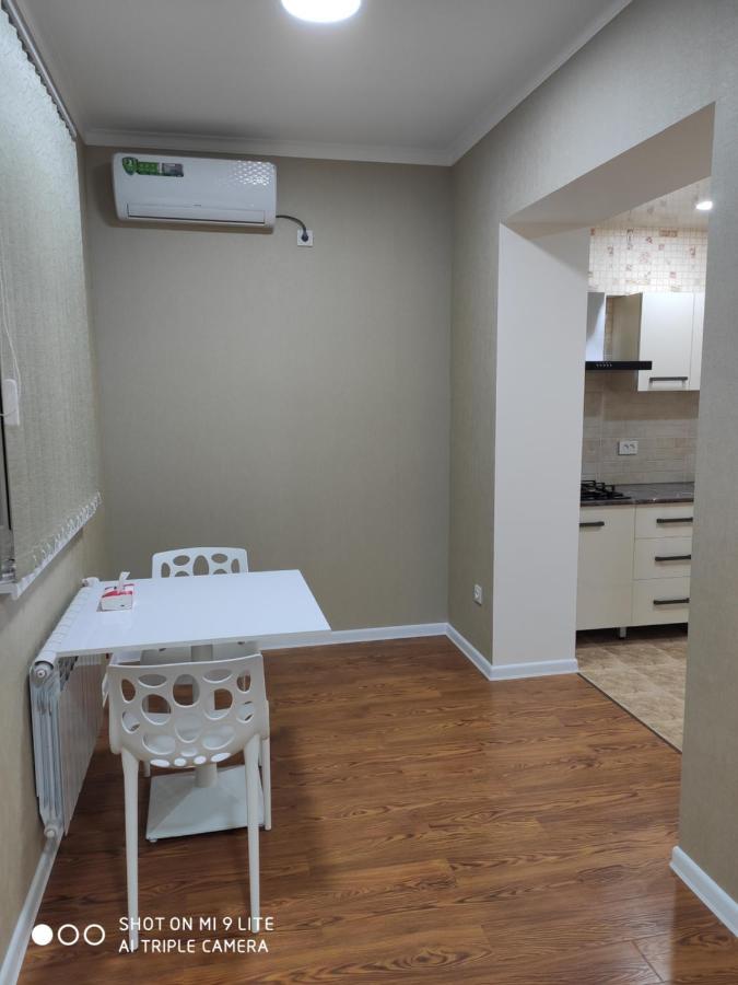 1-Bedroom Apartment In The Very City Center Tashkent Luaran gambar